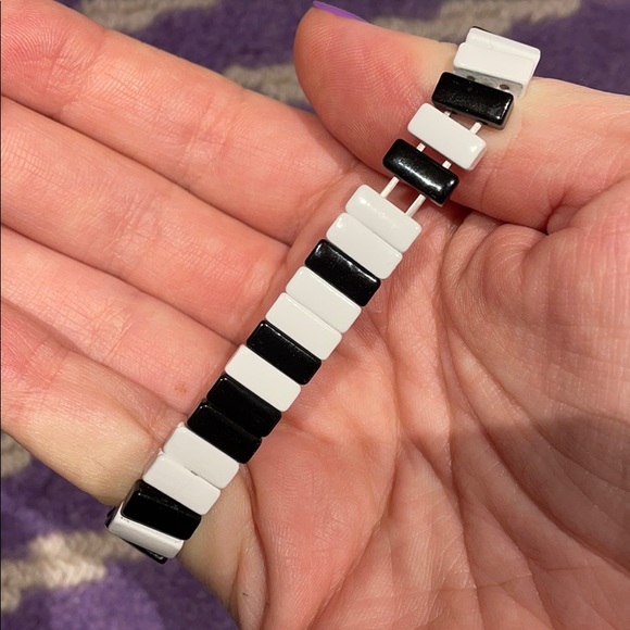 Black & white beaded bracelet - Picture 2 of 2